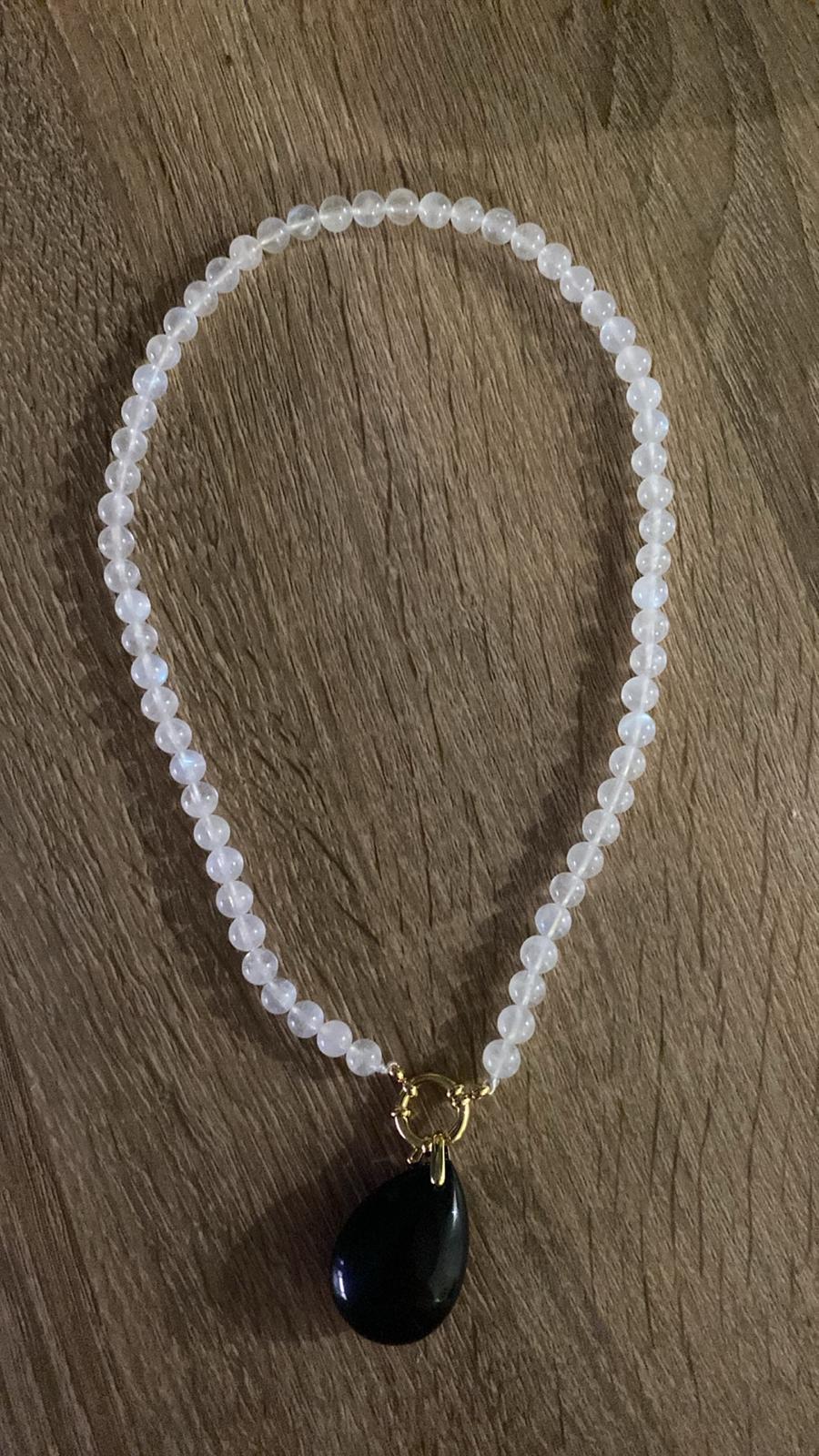 Collier boule en pierre de lune bleutée (sans pendentif)