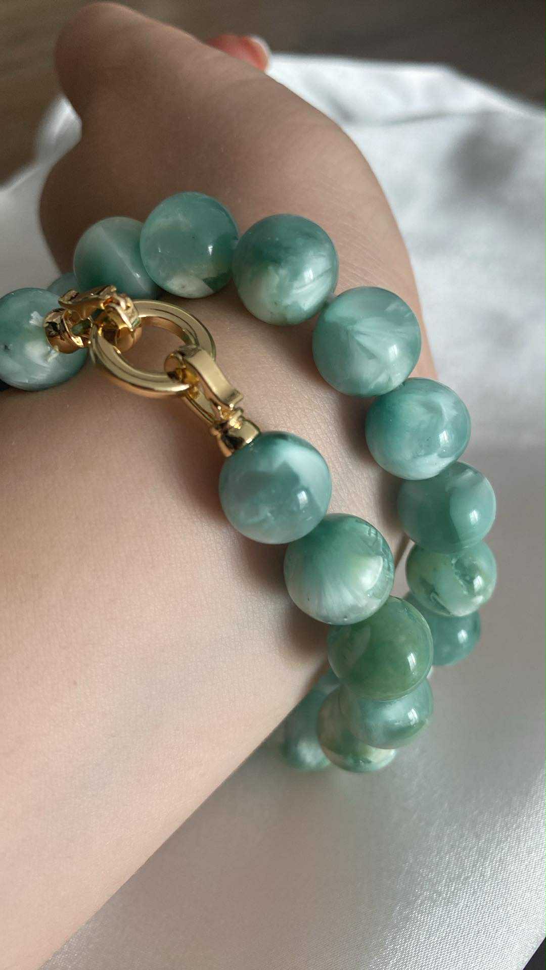 Pierre de Lune Verte AA (Garnierite) / 18 - 19 cm