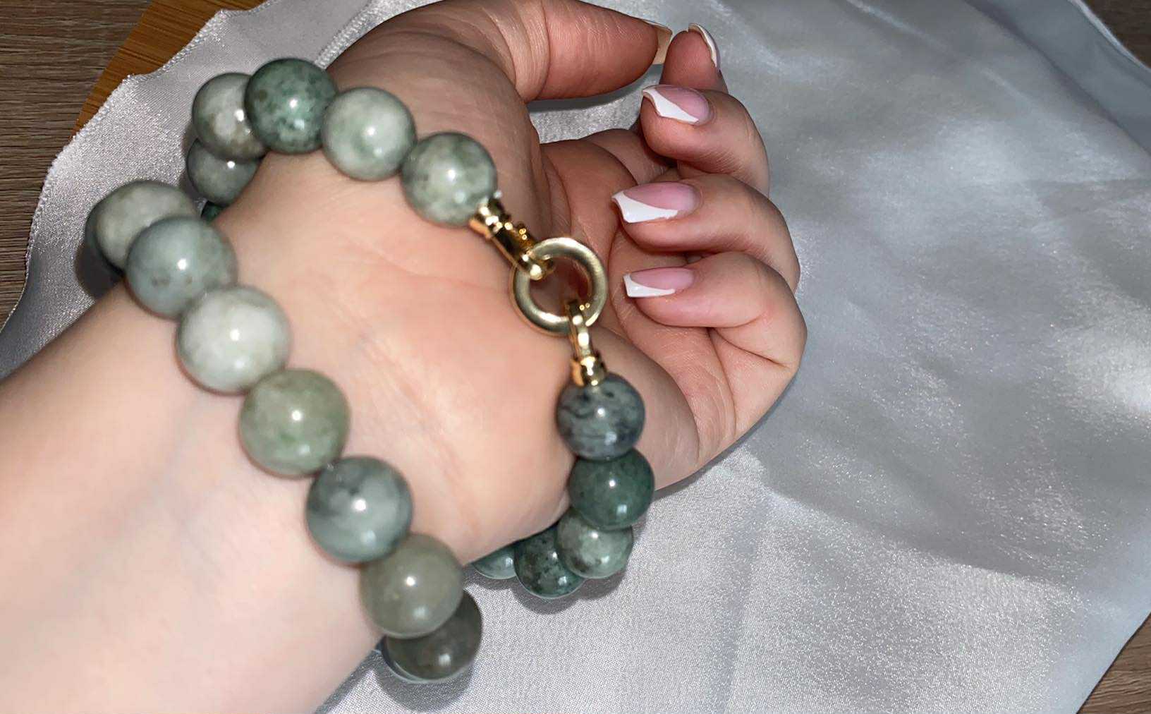 Jade de Birmanie A+ / 18 - 19 cm